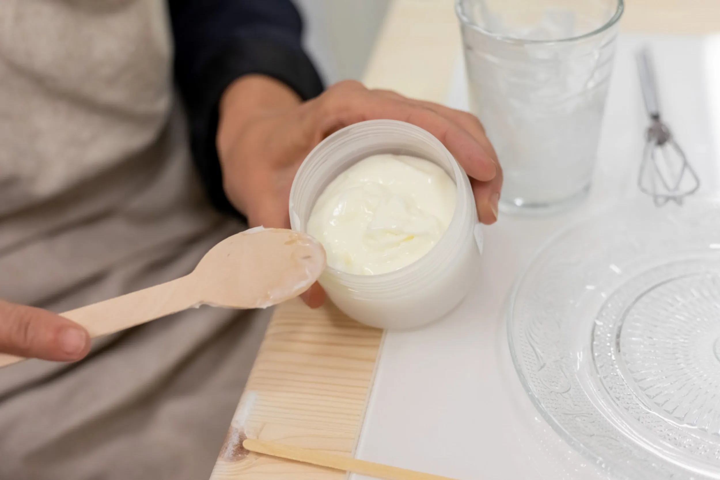 Fabrication d'une crème de jour naturelle en atelier